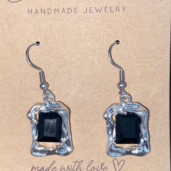 HANDCRAFTED silver and black earrings - Picture 4 of 4